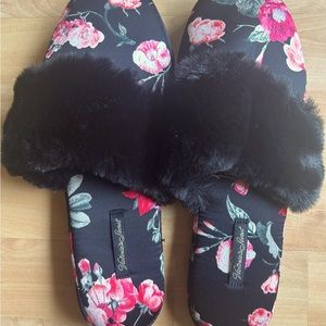 New. Victoria’s Secret slippers. Medium (7-8size)